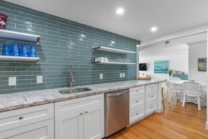 Interior - New Rate-2/2 for 6-Shared Beach,Pool,Gym,Game Room (Hollywood)