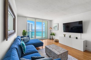 Smart TV, offices, computer monitors, printers - New Rate-2/2 for 6-Shared Beach,Pool,Gym,Game Room (Hollywood)
