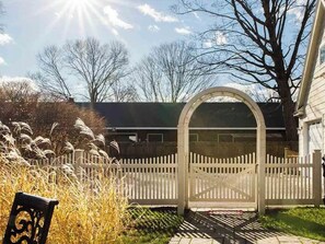 Property grounds - BELMONT WEEK RENTAL 1/4th mile from the track! (Saratoga Springs)