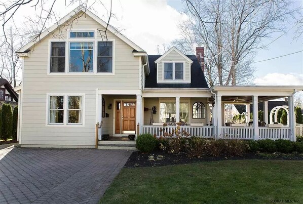 Exterior - BELMONT WEEK RENTAL 1/4th mile from the track! (Saratoga Springs)