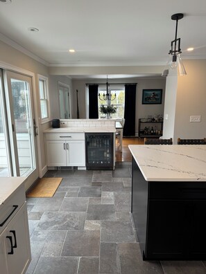 Microwave, oven, stovetop, dishwasher - BELMONT WEEK RENTAL 1/4th mile from the track! (Saratoga Springs)