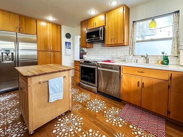 Refrigerador, microondas, horno y parrilla de estufa