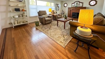 Smart TV, fireplace, offices