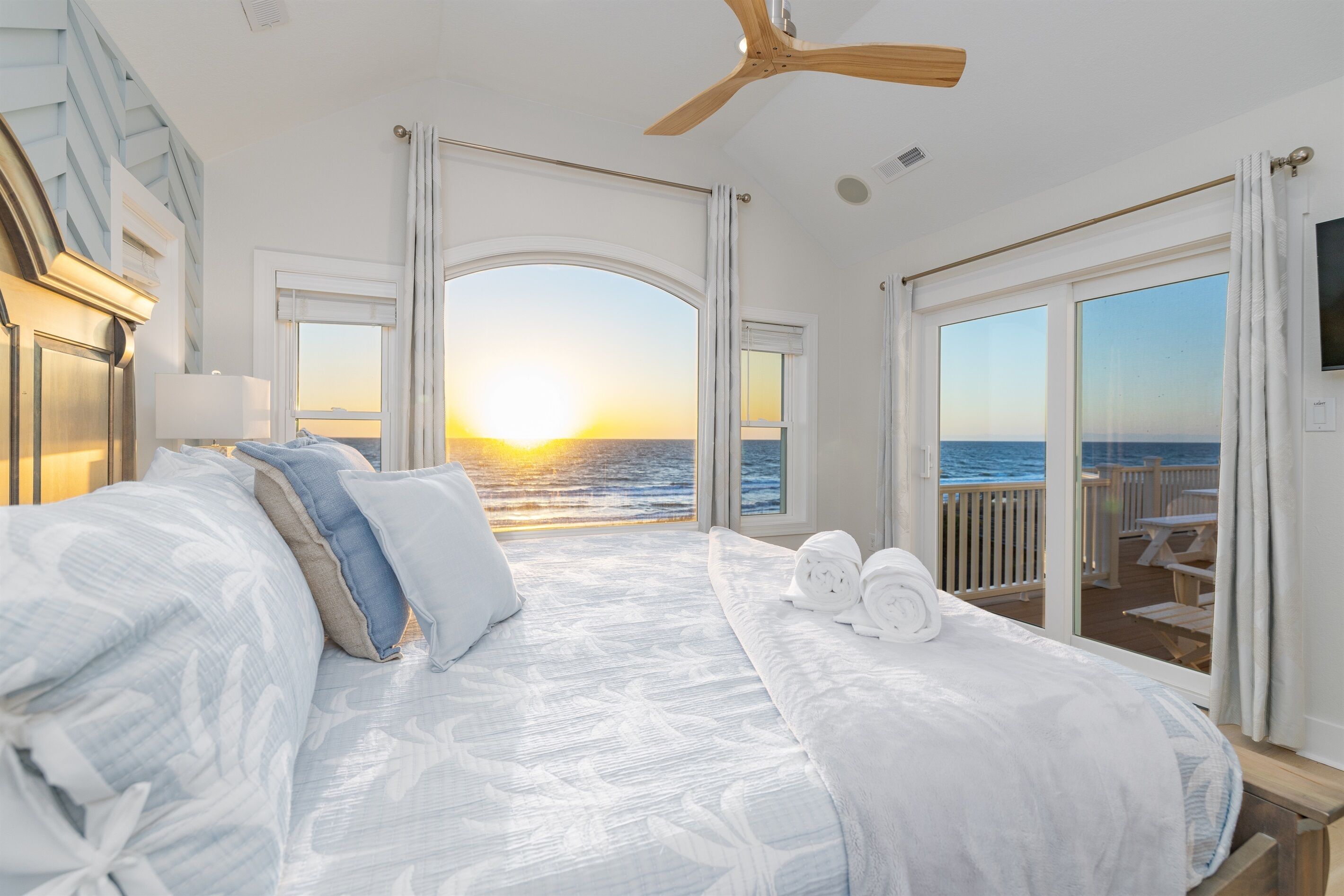 7 habitaciones, tabla de planchar con plancha y cuna de viaje 