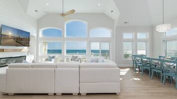 Smart-tv, pejs, bøger, videobibliotek