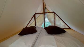 1 dormitorio, cuna de viaje, ropa de cama