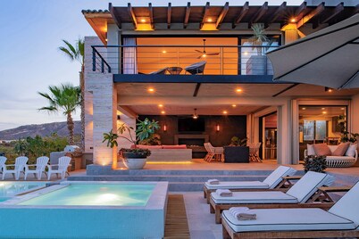 Luxury Golf Villa on 18th Hole w/ Pool, Hot Tub & Ocean Views Cabo |Campestre