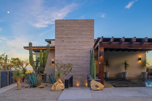 Property grounds - Casa Sonrisa: Modern home on Club Campestre Golf. Promos available. (San Jose del Cabo)