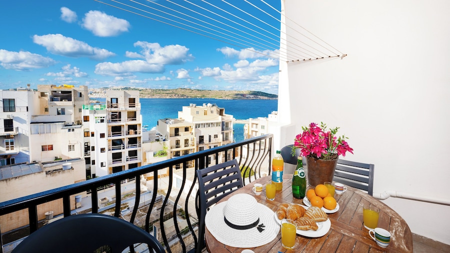 Seashells Apartment with sea view terrace with romantic sunsets