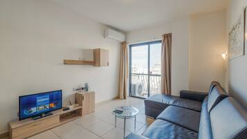 Standard Apartment | Living room | 32-cm LCD TV with cable channels
