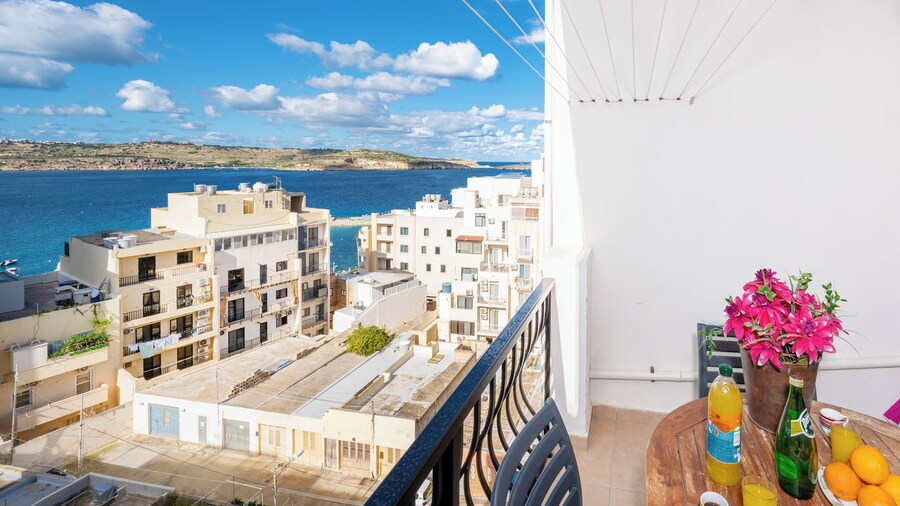 Seashells Apartment with sea view terrace with romantic sunsets