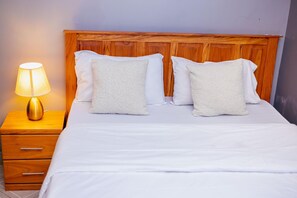 Habitación triple Deluxe, 1 habitación | Escritorio, espacio para trabajar con laptop y wifi gratis 