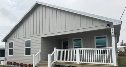 Buckhead Cabin Retreat, Brand New Canal front Cabin with Lake O Access