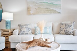 DVD player, offices - Happy Ours! Newly Renovated - Private Heated Pool, Screened in Lanai (Bradenton)