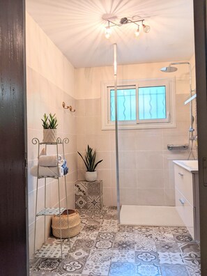 Shower, hair dryer, towels, soap - Jolie Maison au Calme à Bisca Plage (Biscarrosse)