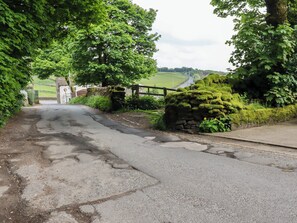 Cottage | Property grounds - Rock Hollow (Halifax)