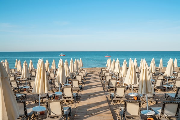 Free beach shuttle, sun loungers, beach umbrellas, beach towels