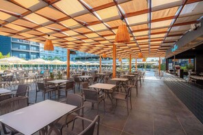 Bar à beira da piscina