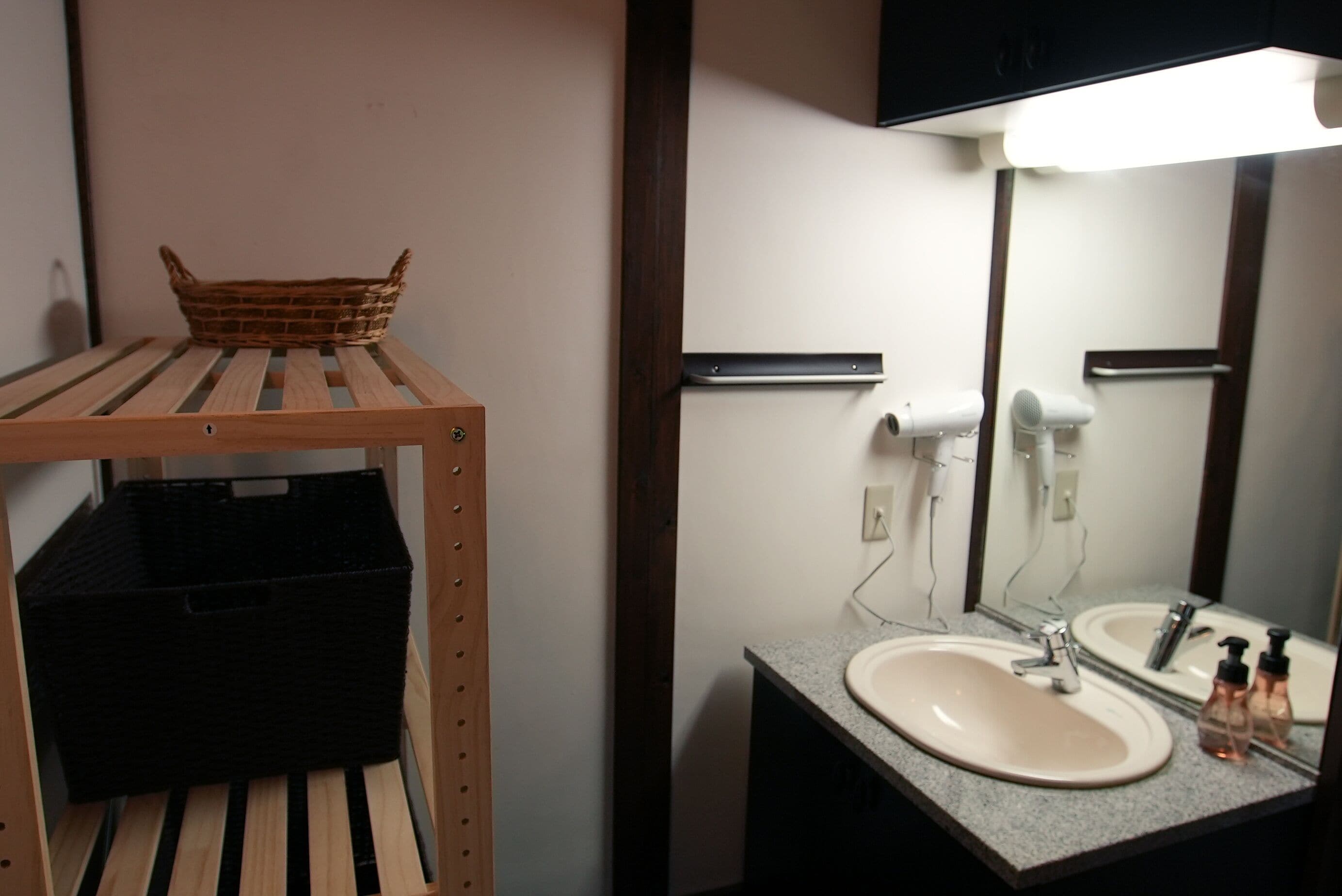 ラグジュアリー タウンホーム | バスルーム | 個別の浴槽とシャワー、深めの浴槽、ヘアドライヤー、スリッパ