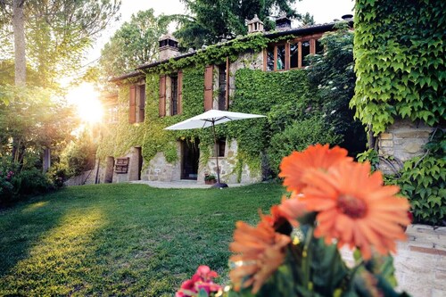 Charming Farm Stay with Pool in the Heart of Umbria in Gubbio