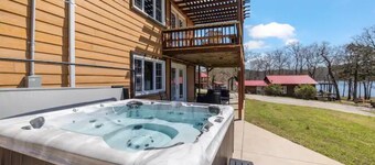 Lakeside Condo, Hot Tub and Great View of Table Rock Lake