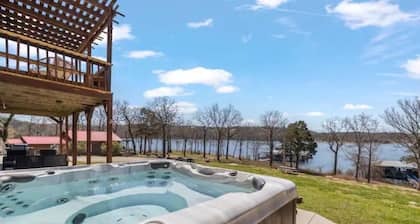 Lakeside Relaxing Lakeside Condo Hot Tub and Views