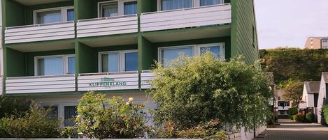 住宿正面 - 傍晚/夜晚