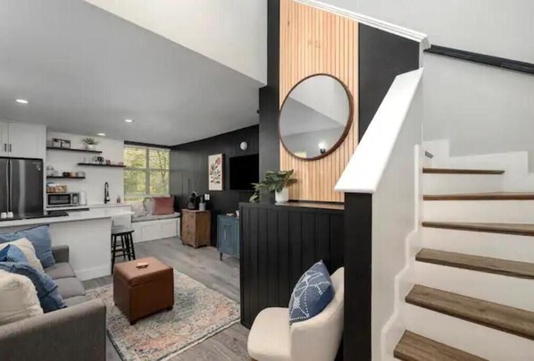 Smart TV - Stylish Retreat+Free Scooter - Next to Greenway! (Fayetteville)