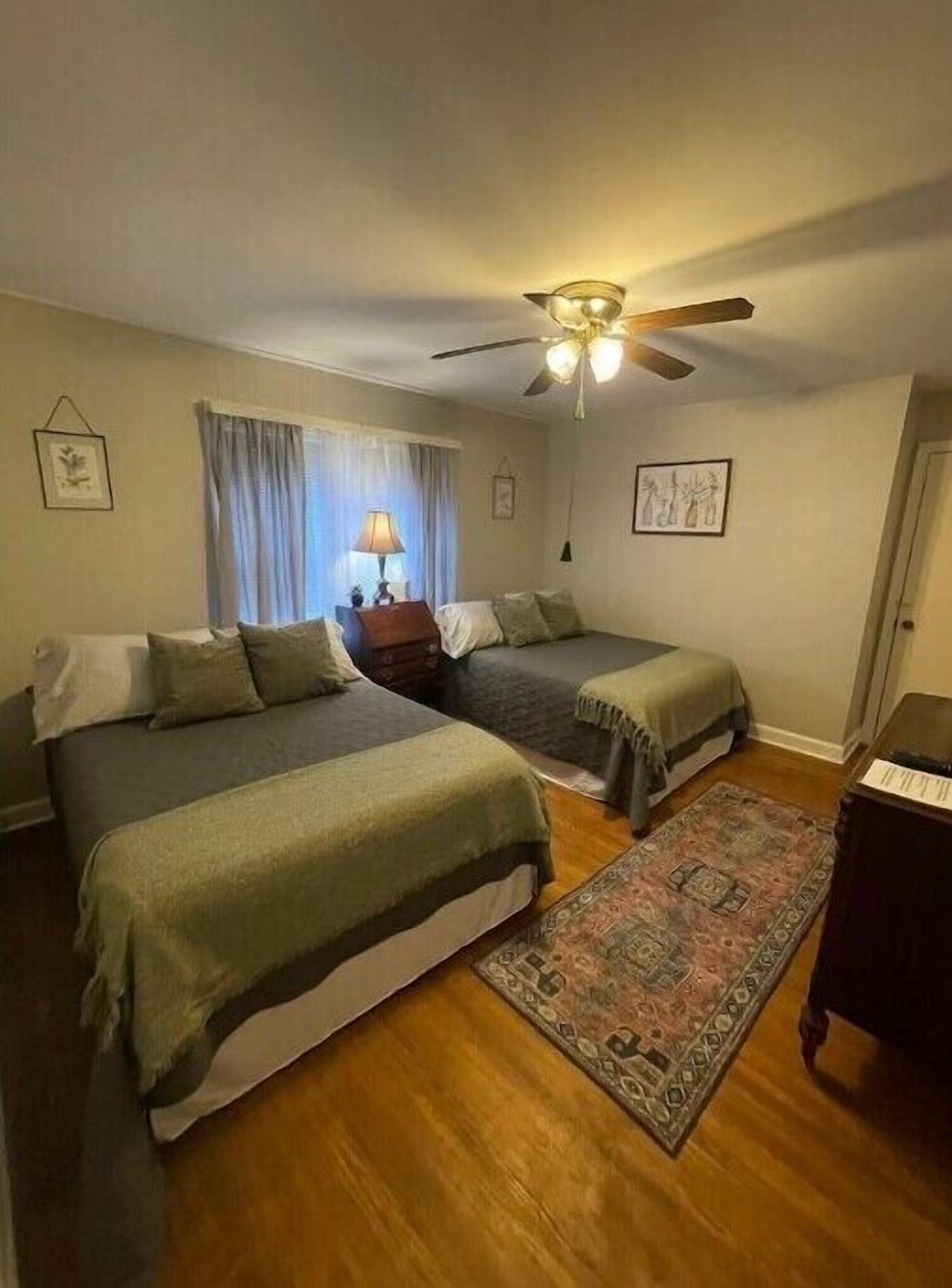 5 bedrooms, in-room safe, desk, iron/ironing board