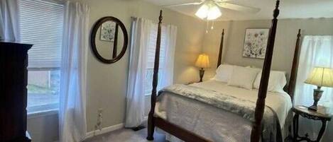 5 chambres, coffres-forts dans les chambres, bureau
