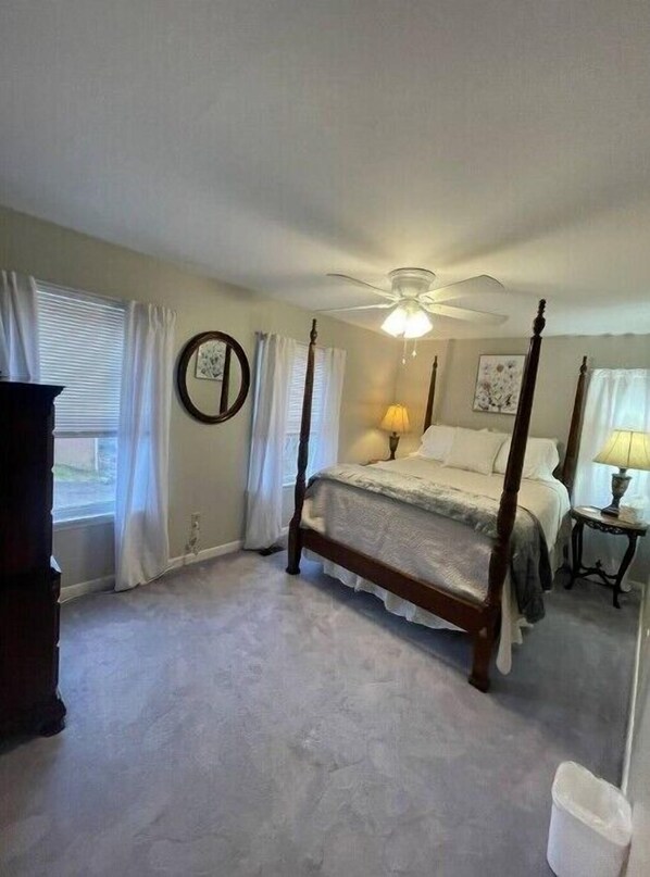 5 bedrooms, in-room safe, desk, iron/ironing board