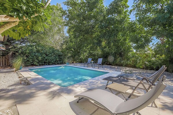 A heated pool - Lovely 3 bedroom Pool Hideout! (Naples)