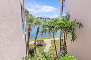 Property grounds - Spacious two story 2-bedroom condo in gorgeous Jupiter (Jupiter)