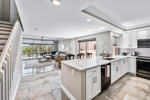 Private kitchen - Spacious two story 2-bedroom condo in gorgeous Jupiter (Jupiter)