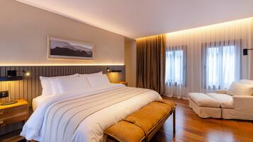 Quarto luxo, 1 cama King | 1 quarto, camas com colchões pillow-top, frigobar, escrivaninha