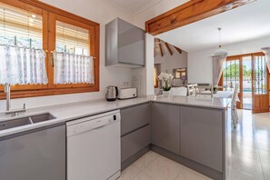 Microwave, dishwasher