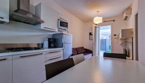 Fridge, microwave, stovetop, dishwasher - Sunny retreat with solarium (Bibione)