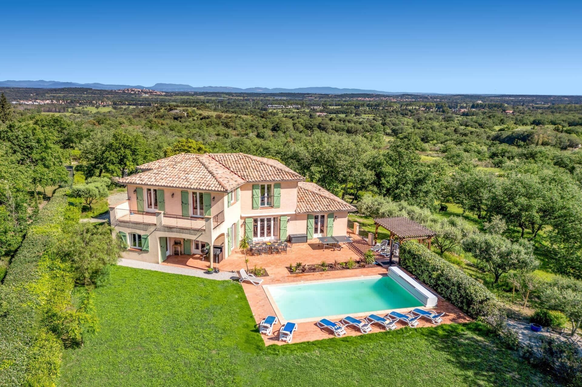 المنشأة من الخارج