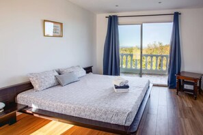 5 quartos, escrivaninha, Wi-Fi, roupa de cama