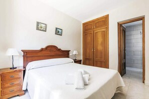 3 chambres, fer et planche à repasser, Wi-Fi gratuit, draps fournis