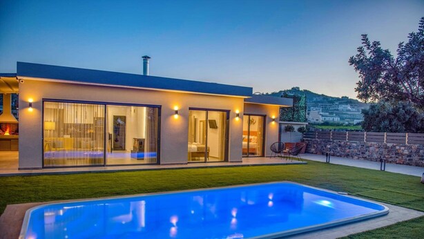 Pool - Villa Manefic by Villa Plus (Malevizi)