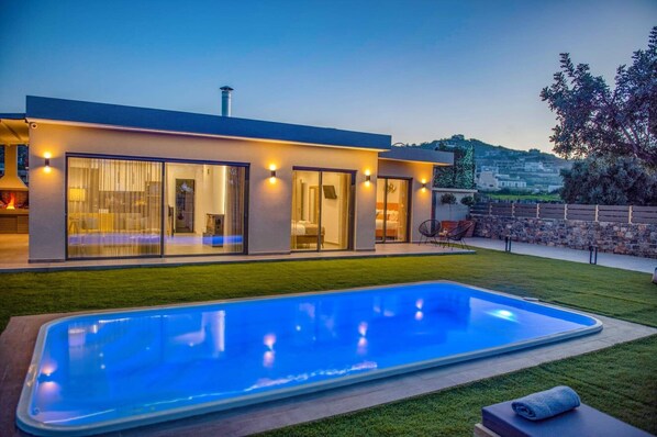 Pool - Villa Manefic by Villa Plus (Malevizi)