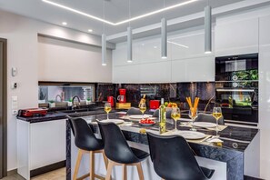 Dining - Villa Manefic by Villa Plus (Malevizi)