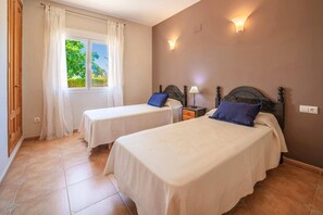 3 habitaciones, tabla de planchar con plancha y wifi gratis 