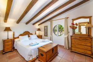 4 habitaciones, tabla de planchar con plancha y wifi gratis 