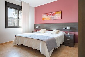 5 chambres, fer et planche à repasser, Wi-Fi gratuit, draps fournis