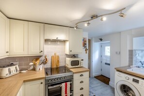 Kühlschrank, Mikrowelle, Ofen, Toaster