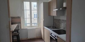 Fridge, coffee/tea maker, electric kettle, toaster