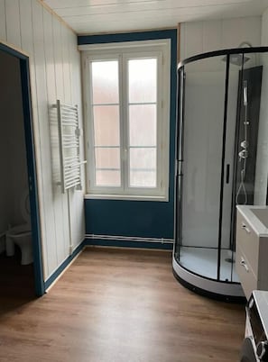 Handtücher, Seife, Toilettenpapier