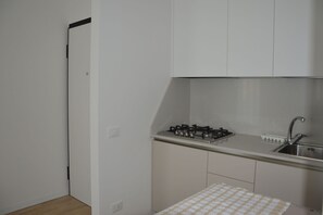 Fridge, microwave, stovetop, cookware/dishes/utensils